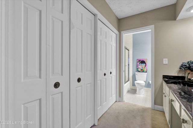 5800 Coach Gate Wynde APT 268, Louisville, KY 40207