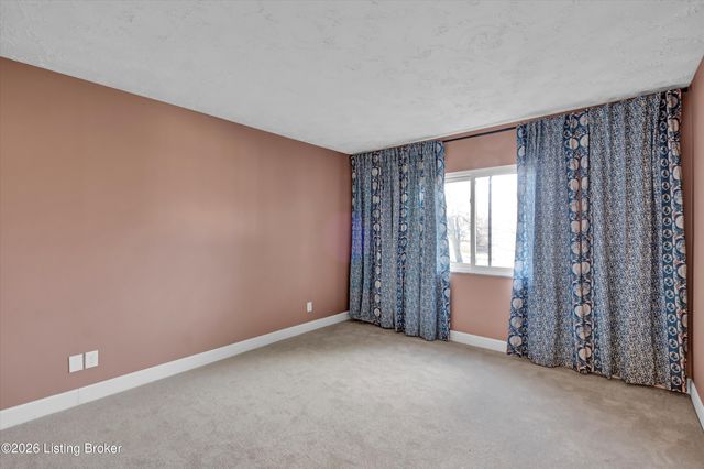 5800 Coach Gate Wynde APT 268, Louisville, KY 40207