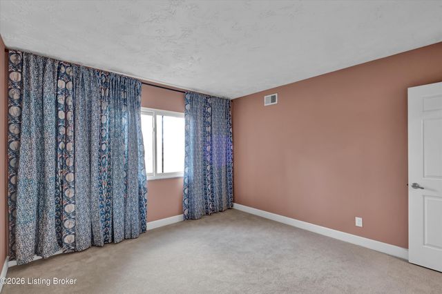 5800 Coach Gate Wynde APT 268, Louisville, KY 40207