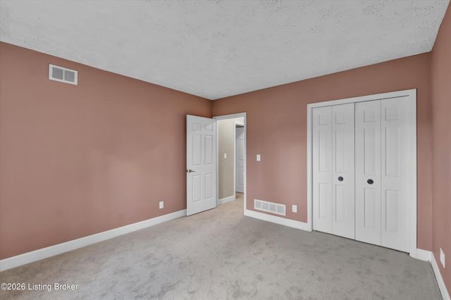 5800 Coach Gate Wynde APT 268, Louisville, KY 40207