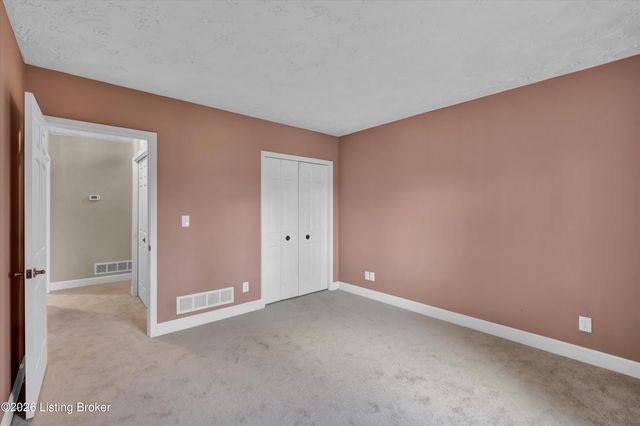 5800 Coach Gate Wynde APT 268, Louisville, KY 40207