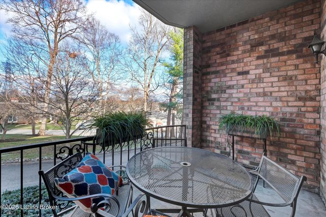 5800 Coach Gate Wynde APT 268, Louisville, KY 40207