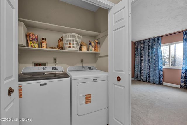 5800 Coach Gate Wynde APT 268, Louisville, KY 40207