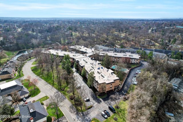 5800 Coach Gate Wynde APT 268, Louisville, KY 40207