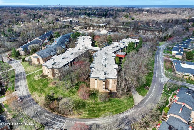 5800 Coach Gate Wynde APT 268, Louisville, KY 40207