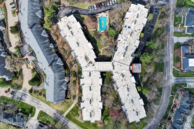 5800 Coach Gate Wynde APT 268, Louisville, KY 40207