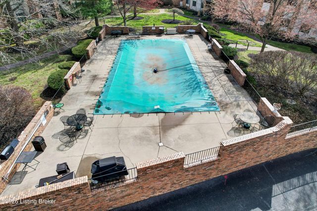 5800 Coach Gate Wynde APT 268, Louisville, KY 40207