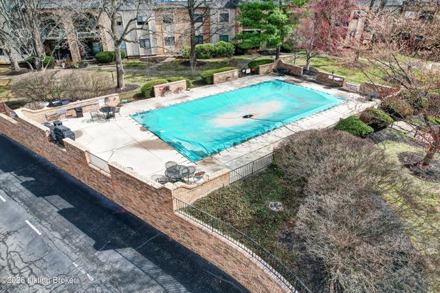 5800 Coach Gate Wynde APT 268, Louisville, KY 40207