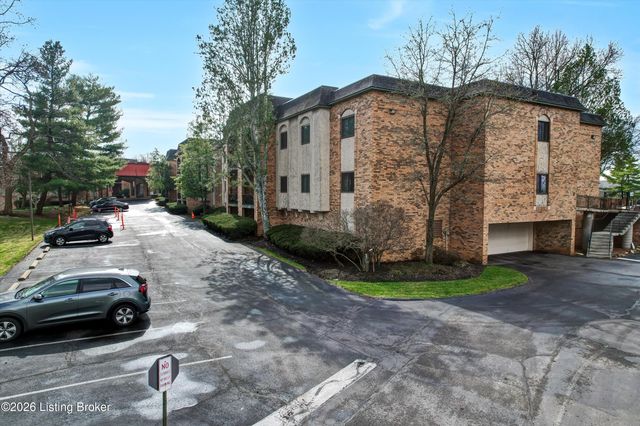 5800 Coach Gate Wynde APT 268, Louisville, KY 40207