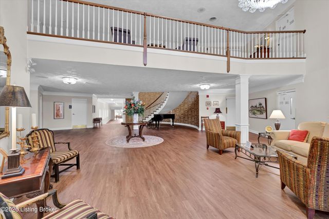 5800 Coach Gate Wynde APT 268, Louisville, KY 40207