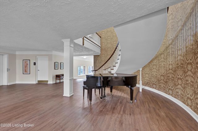 5800 Coach Gate Wynde APT 268, Louisville, KY 40207