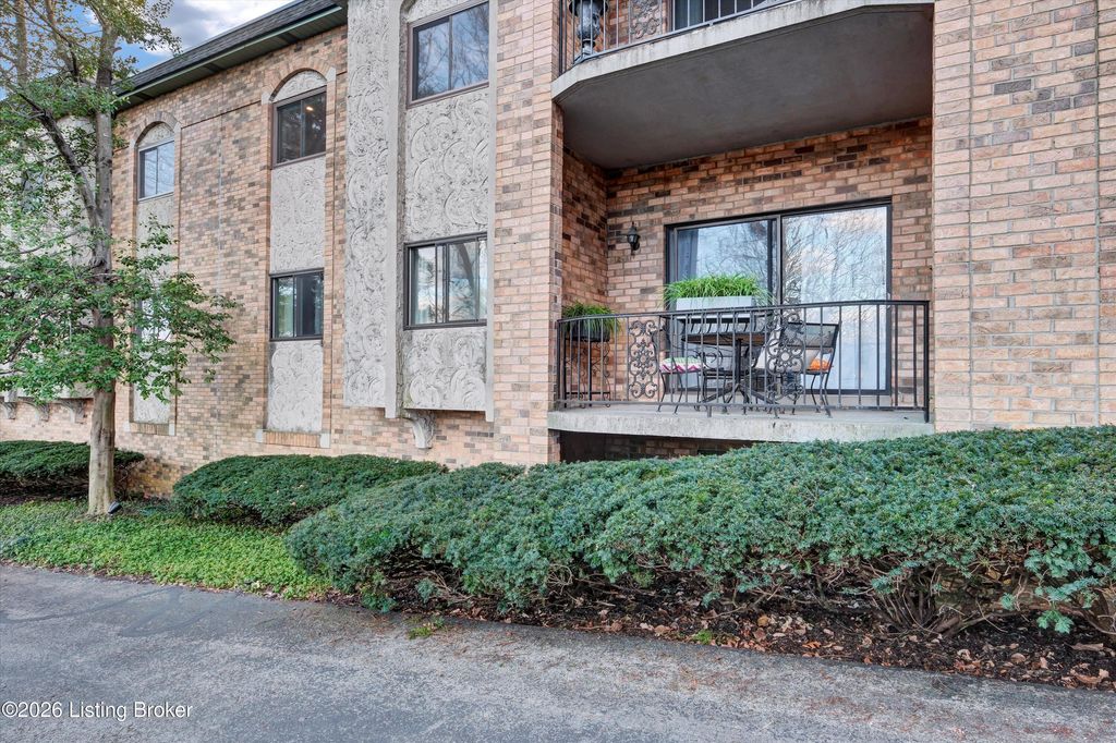5800 Coach Gate Wynde APT 268, Louisville, KY 40207