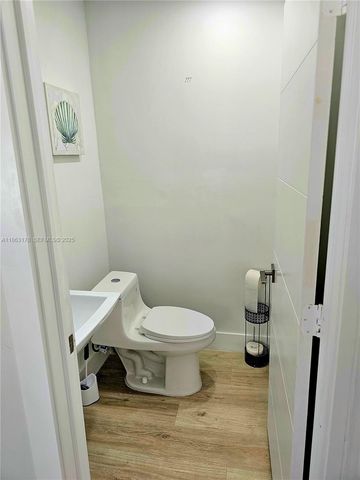 1430 NE 53rd Court, Fort Lauderdale, FL 33334