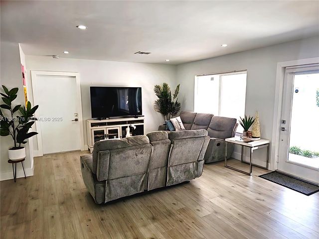 1430 NE 53rd Court, Fort Lauderdale, FL 33334