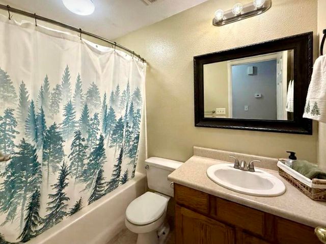 1865 La Vida Avenue, Porterville, CA 93257