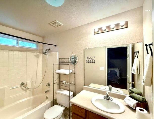 1865 La Vida Avenue, Porterville, CA 93257