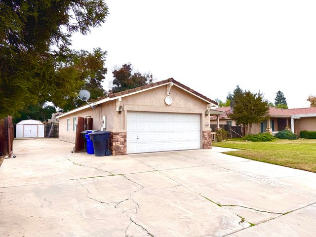 1865 La Vida Avenue, Porterville, CA 93257