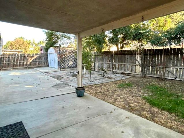 1865 La Vida Avenue, Porterville, CA 93257