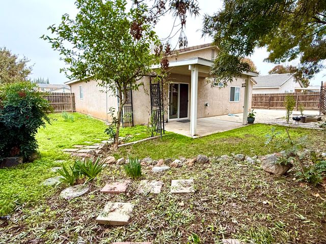 1865 La Vida Avenue, Porterville, CA 93257