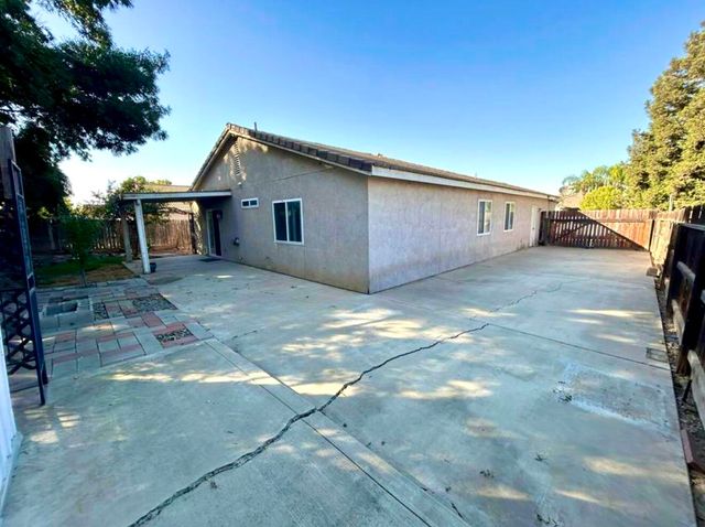 1865 La Vida Avenue, Porterville, CA 93257