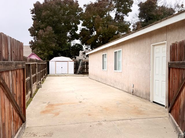 1865 La Vida Avenue, Porterville, CA 93257