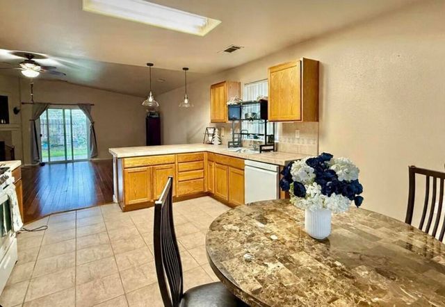 1865 La Vida Avenue, Porterville, CA 93257