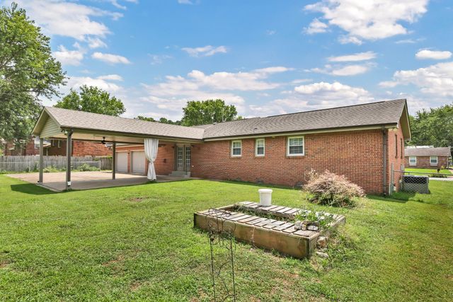 2281 Dewitt Dr, Clarksville, TN 37043