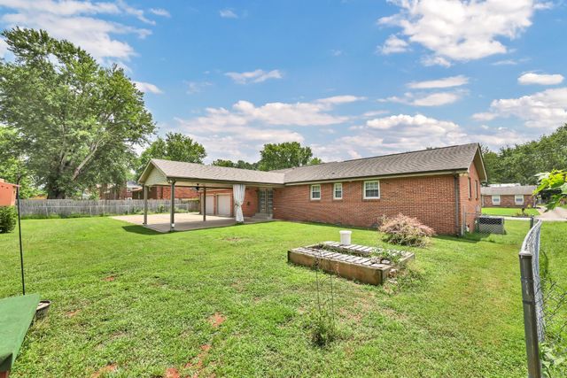 2281 Dewitt Dr, Clarksville, TN 37043
