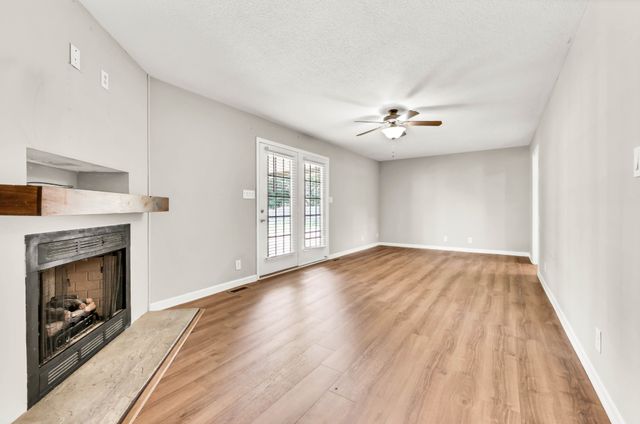 2281 Dewitt Dr, Clarksville, TN 37043