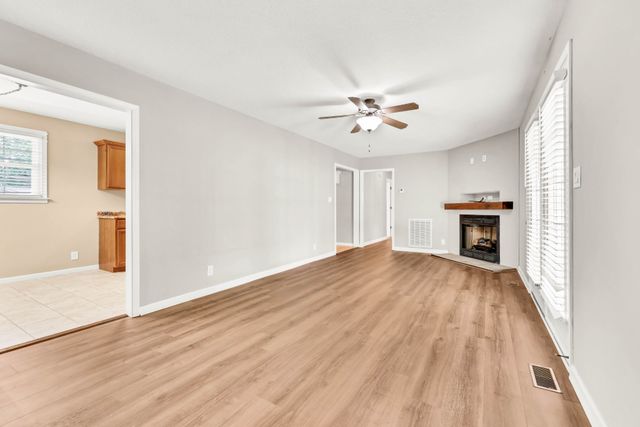 2281 Dewitt Dr, Clarksville, TN 37043