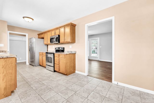 2281 Dewitt Dr, Clarksville, TN 37043