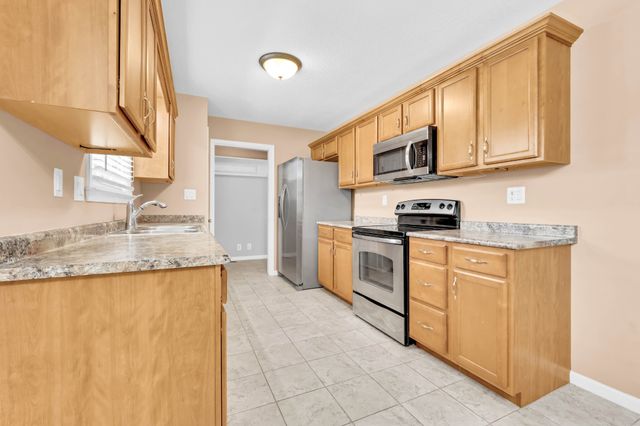 2281 Dewitt Dr, Clarksville, TN 37043