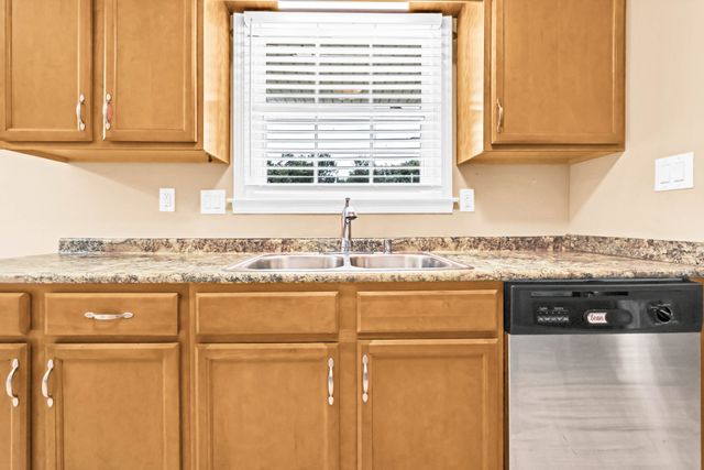 2281 Dewitt Dr, Clarksville, TN 37043