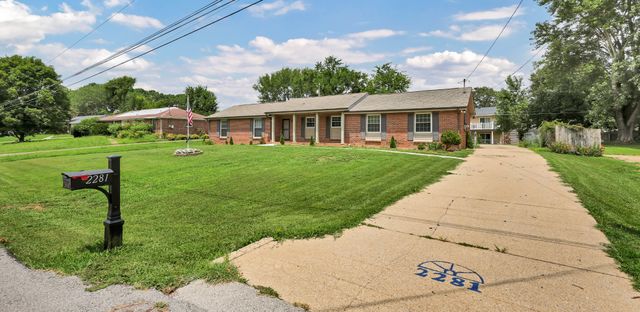 2281 Dewitt Dr, Clarksville, TN 37043