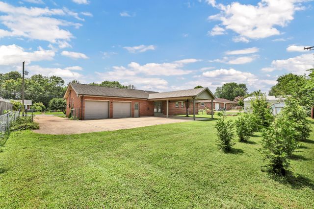 2281 Dewitt Dr, Clarksville, TN 37043