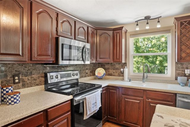 10 Sycamore Drive, Coventry, RI 02816