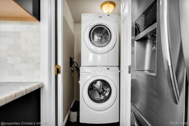 250 E Harbortown Drive 1302, Detroit, MI 48207