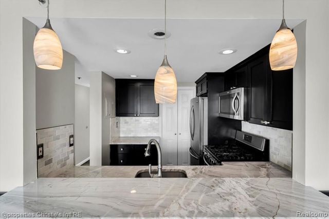 250 E Harbortown Drive 1302, Detroit, MI 48207