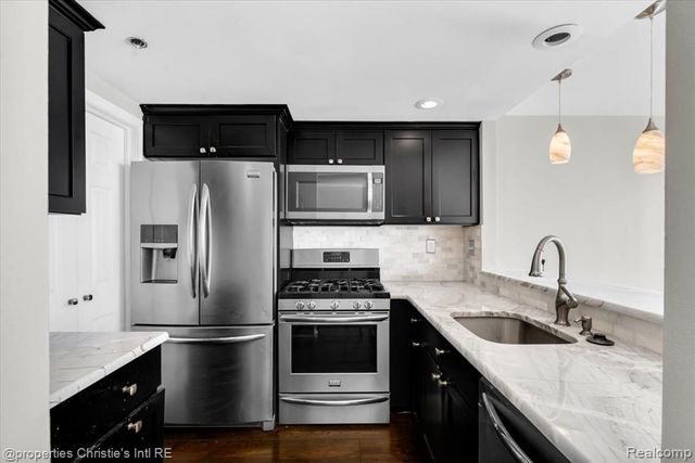 250 E Harbortown Drive 1302, Detroit, MI 48207