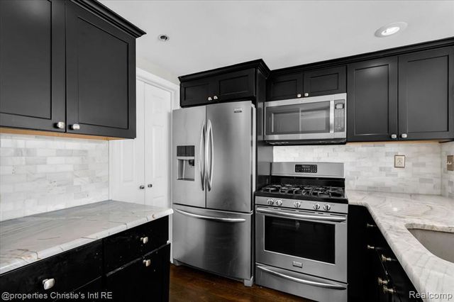 250 E Harbortown Drive 1302, Detroit, MI 48207