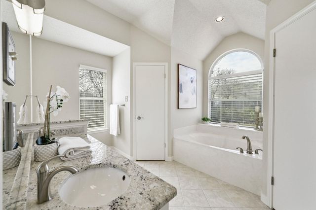 7604 Kiva DR, Austin, TX 78749