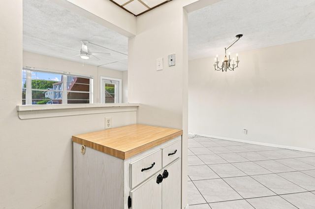 98 Norwich E, West Palm Beach, FL 33417
