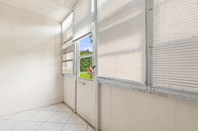 98 Norwich E, West Palm Beach, FL 33417