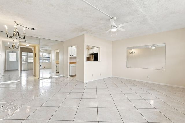 98 Norwich E, West Palm Beach, FL 33417