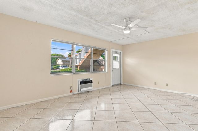 98 Norwich E, West Palm Beach, FL 33417