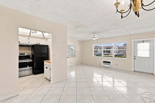 98 Norwich E, West Palm Beach, FL 33417