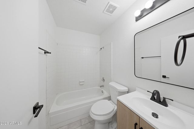 9001 W CINNABAR Avenue, Peoria, AZ 85345