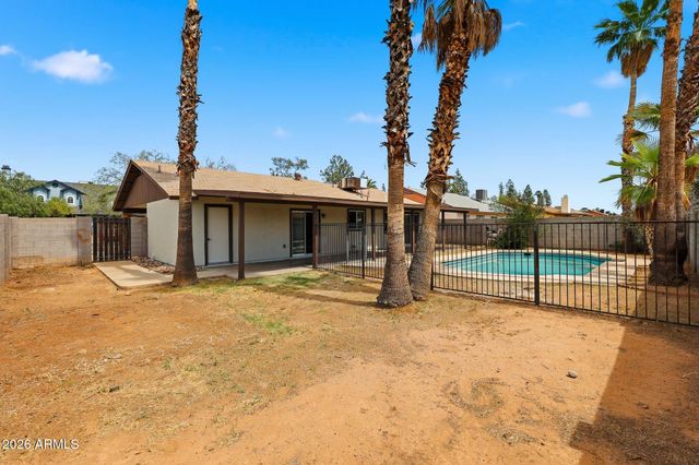 9001 W CINNABAR Avenue, Peoria, AZ 85345