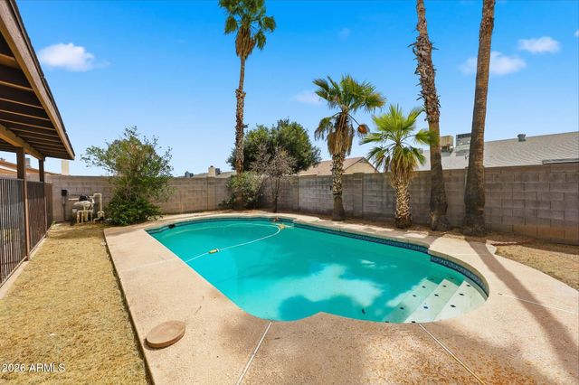 9001 W CINNABAR Avenue, Peoria, AZ 85345