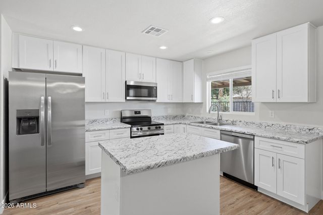 9001 W CINNABAR Avenue, Peoria, AZ 85345